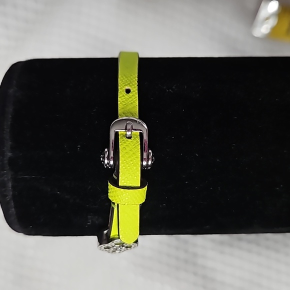 HENRI BENDEL NEON GREEN LEATHER & STUD BRACLET - Picture 7 of 8